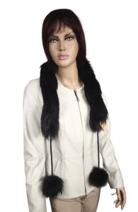 Boa z naturalnego futra lisa z ozdobnym pomponem