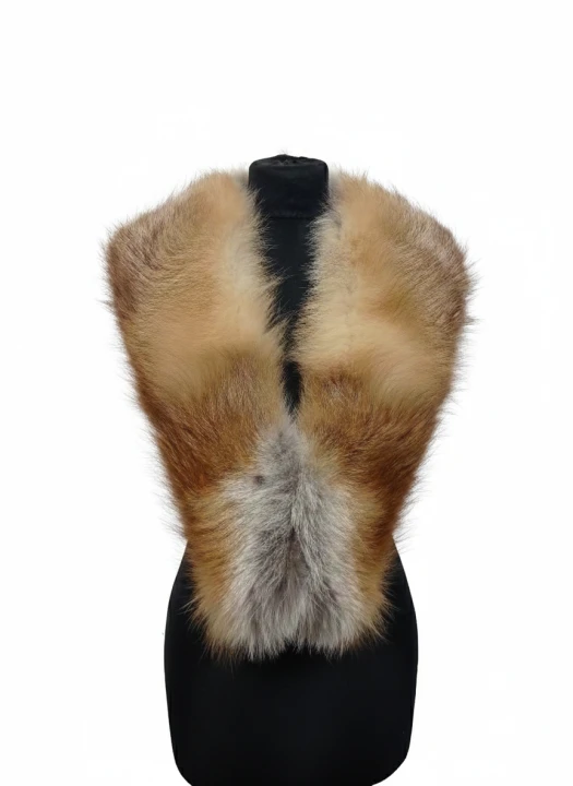Długi kołnierz zapinany na haftkę Parys Furs