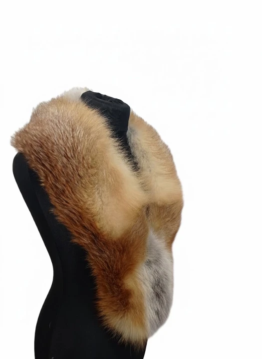 Długi kołnierz zapinany na haftkę Parys Furs