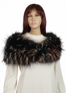 Ekskluzywna etola z futra lisa – elegancki komin z futrzaną różą