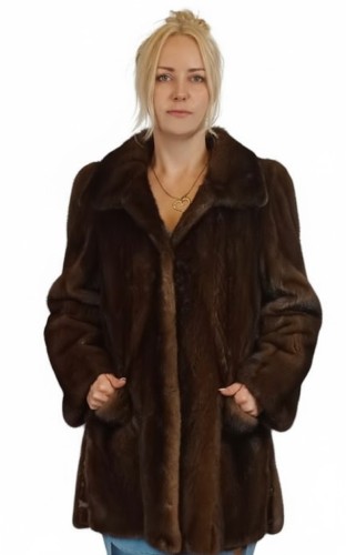 futro z norki Parys Furs demi buff.JPG