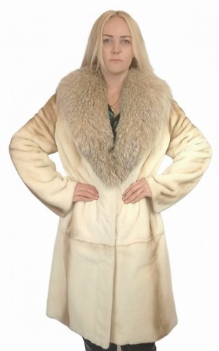 Długi płaszcz z futra naturalnego Kamelia 1.JPG