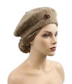 Beret beżowy z ozdobą z koralików.jpg