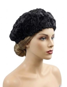 Czarny beret z karakuł – elegancki futrzany beret damski