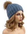 Czapka zimowa z pomponem z naturalnego futra .jpg