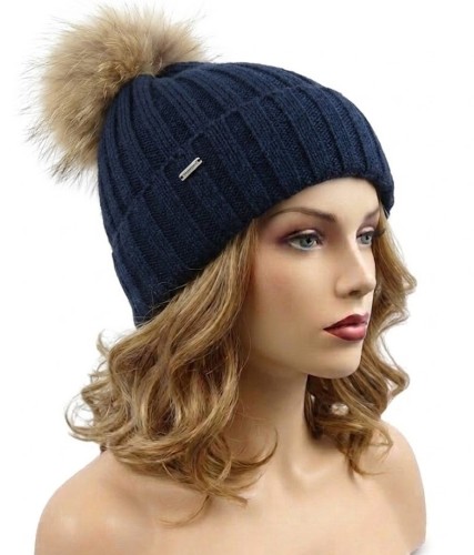 Czapka zimowa  granatowa z pomponem.jpg