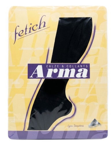 Przednia strona opakowania czarnych rajstop fantazyjnych Arma Fetich z logo Lycra Satin Sheers Parys Furs.jpg