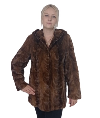 futro z kapturem model Nastka Parys Furs futro naturalne.jpg