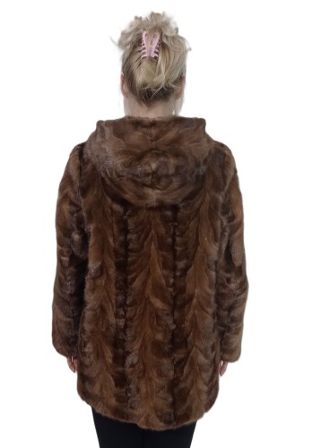 futro z kapturem model Nastka Parys Furs futro naturalne n.jpg