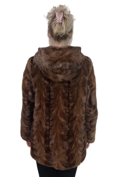 futro z kapturem model Nastka Parys Furs futro naturalne n.jpg