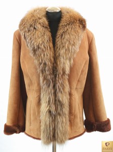 Kożuch damski z obszyciem z lisa.