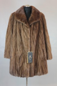 Kurtka damska z kawałków norek typu „serca”