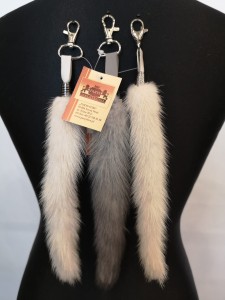Brelok w kształcie ogona z naturalnego futra norki