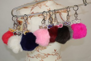 Brelok maska z naturalnego futra królika z cyrkoniami