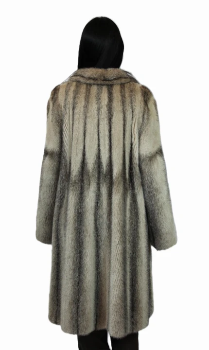 plaszczz-norka-grzbiety-tyl-parys- furs.JPG