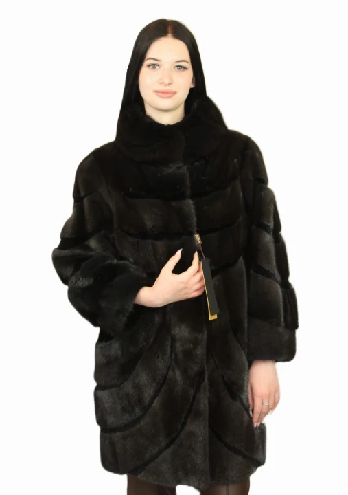 elegancka-kurtka-z-naturalnego-futra-norki.JPG