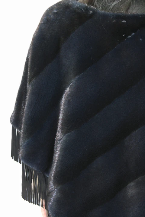 ponczo-norka-pełne-parys-furs-granatowe-detal.JPG