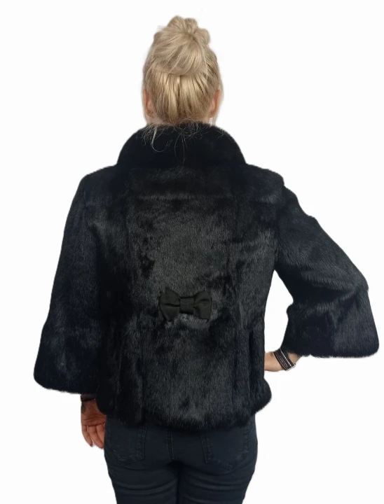 Luisa-kurtka-czarna-tył-parys-furs-kokardka.jpg