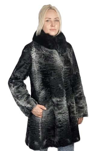 Model Inga Karakuł Lis parys Furs 2.jpg