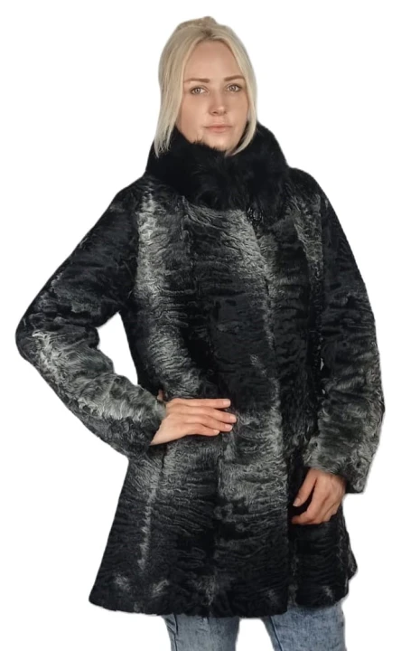 Model Inga Karakuł Lis parys Furs 3.jpg
