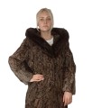 Model Kaja z kapturem. płaszcz z futra karakuł. Parys Furs 1.jpg
