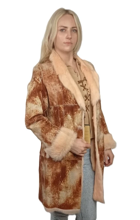 Kurtka z futra królika Model Saba Parys Furs3.jpg
