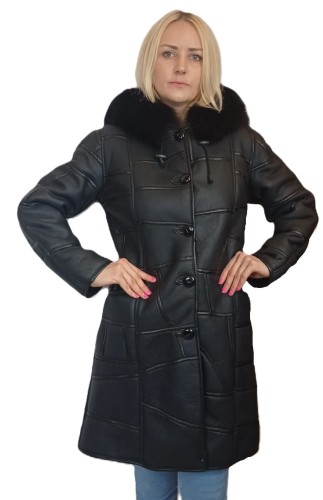 czarny kozuch z kapturem.jpg