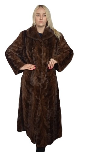 Futro z norek Kaja B plus CK Parys Furs1.jpg