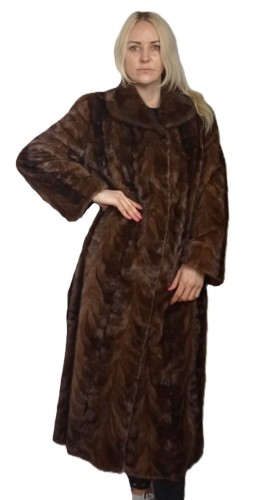 Futro z norek Kaja B plus CK Parys Furs2.jpg