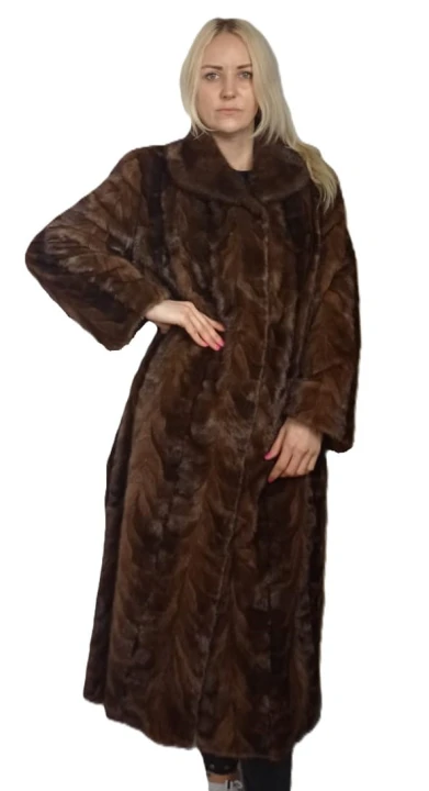 Futro z norek Kaja B plus CK Parys Furs2.jpg