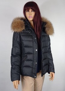 Kurtka puchowa z kapturem i futrem jenota – Model Zora
